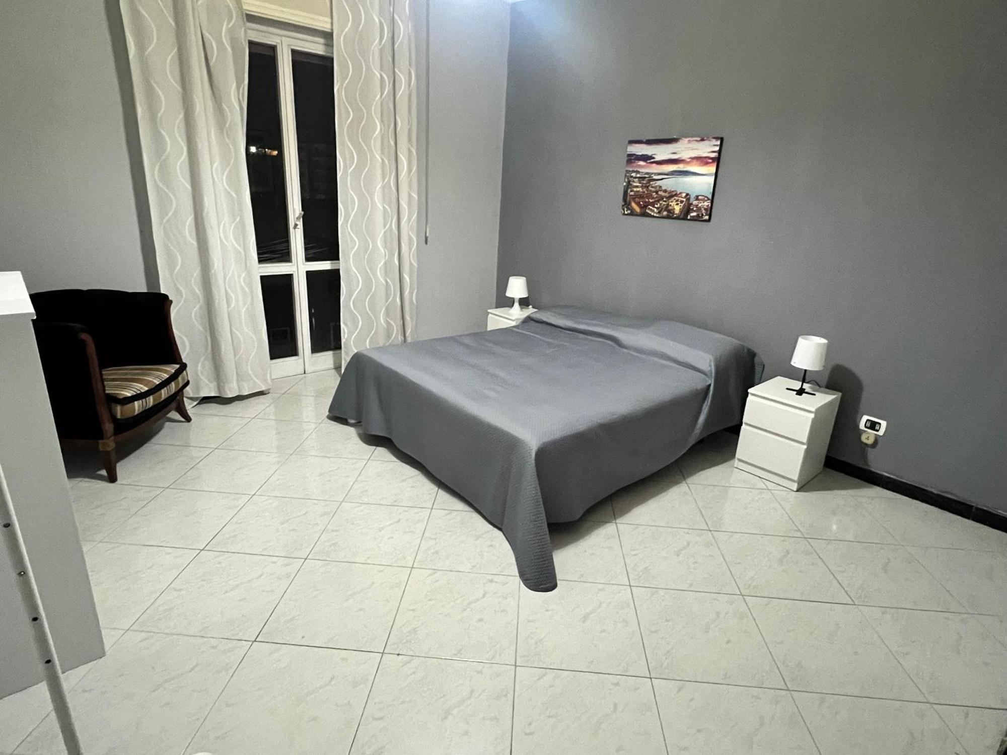 Napoli Rooms Luaran gambar
