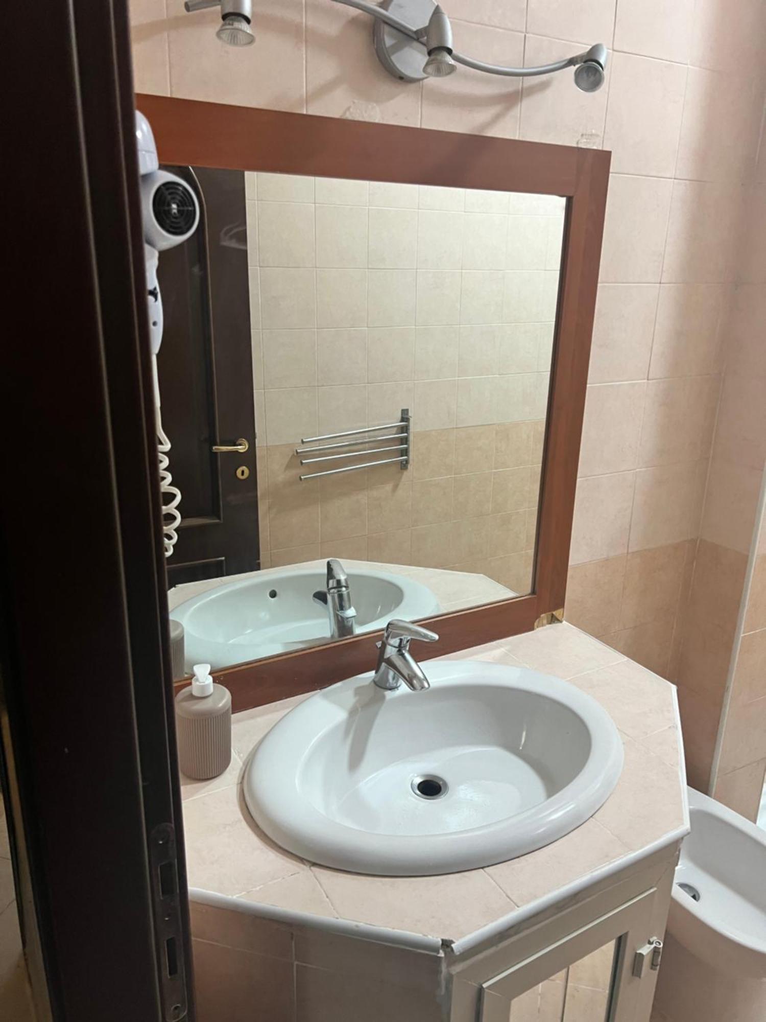 Napoli Rooms Luaran gambar
